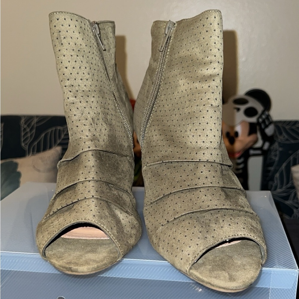 Report- Olive green open toe wedges - Picture 7 of 9